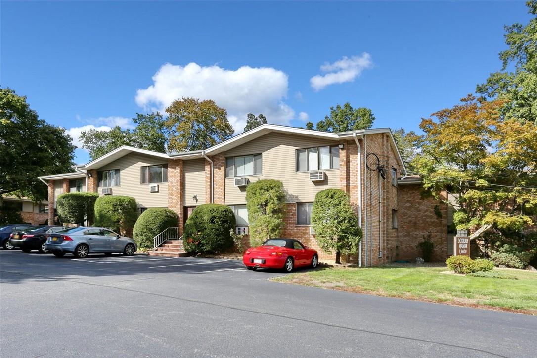 Welcome to Doxbury Manor, a small condominium complex set within a neighborhood convenient to all!