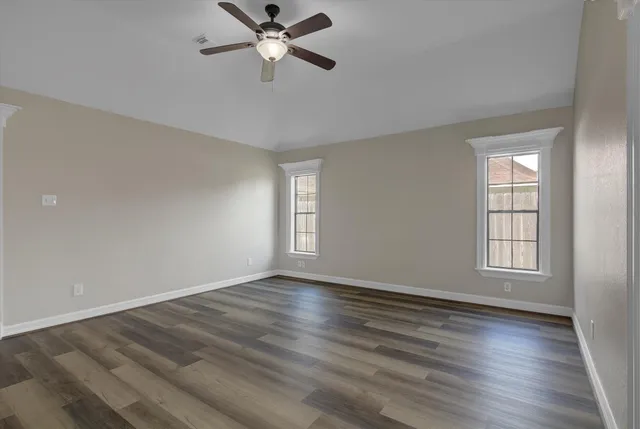 $379,900 | 112 Washington Avenue, Clute, TX 77531