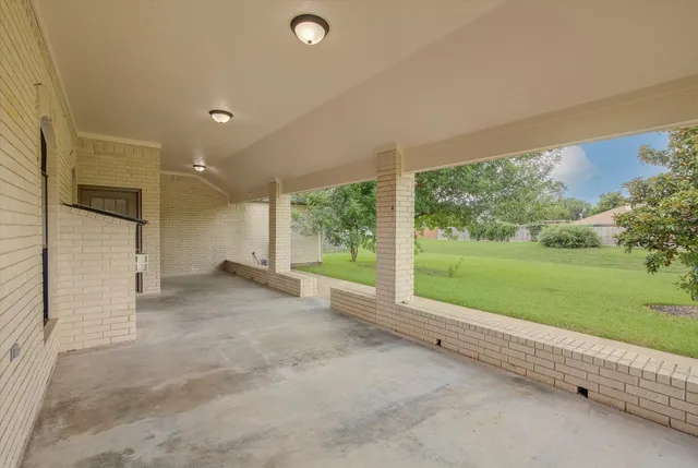 $379,900 | 112 Washington Avenue, Clute, TX 77531