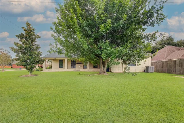 $379,900 | 112 Washington Avenue, Clute, TX 77531