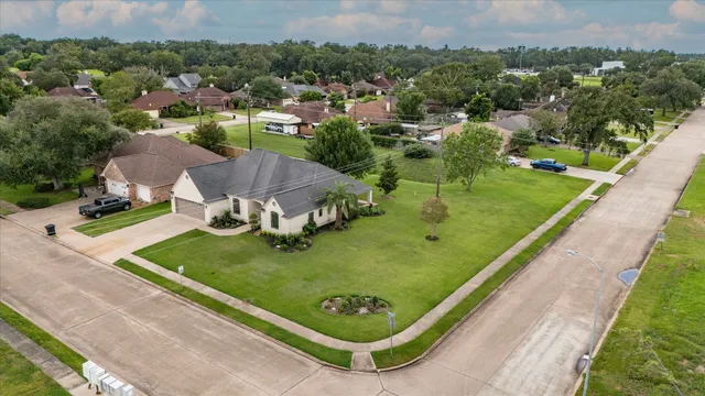 $379,900 | 112 Washington Avenue, Clute, TX 77531