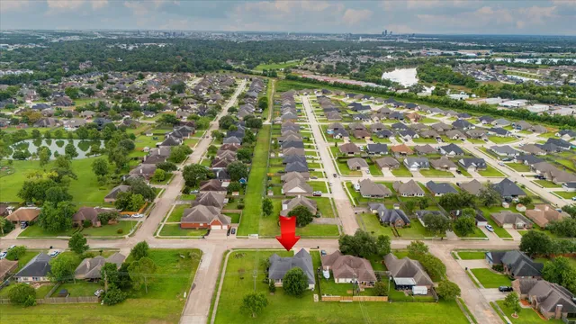 $379,900 | 112 Washington Avenue, Clute, TX 77531