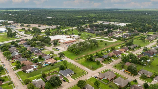 $379,900 | 112 Washington Avenue, Clute, TX 77531