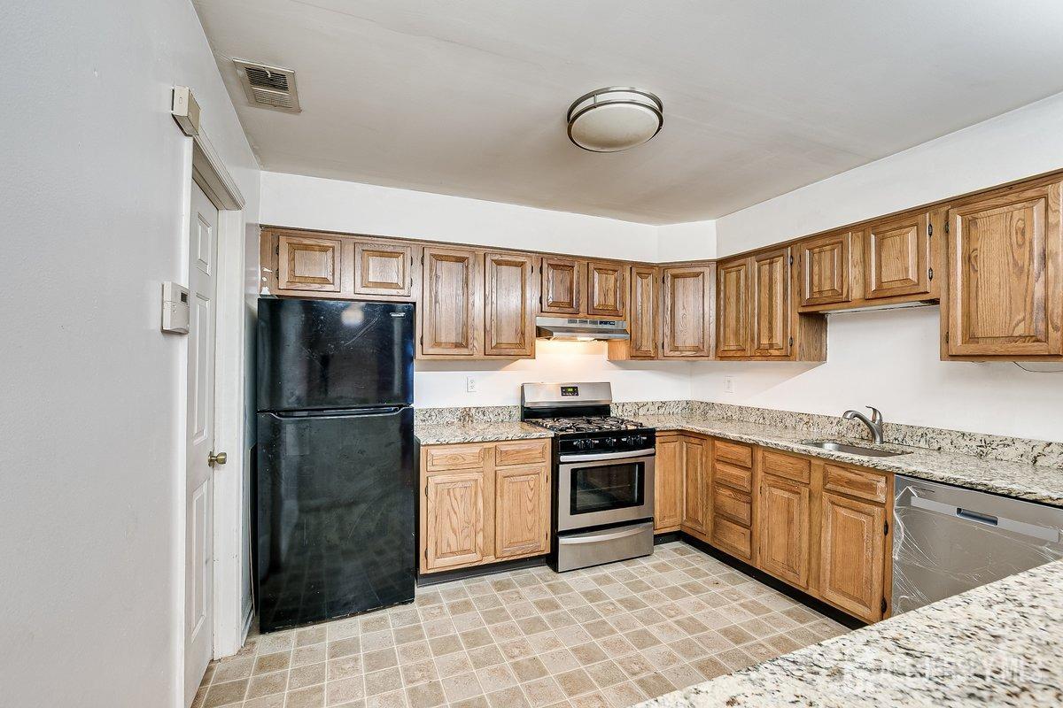 5001 Stonehedge Road Edison, NJ 08820 - Photo 11 of 22