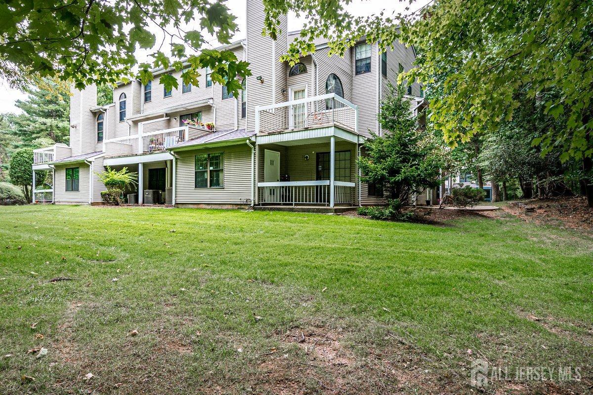 5001 Stonehedge Road Edison, NJ 08820 - Photo 21 of 22