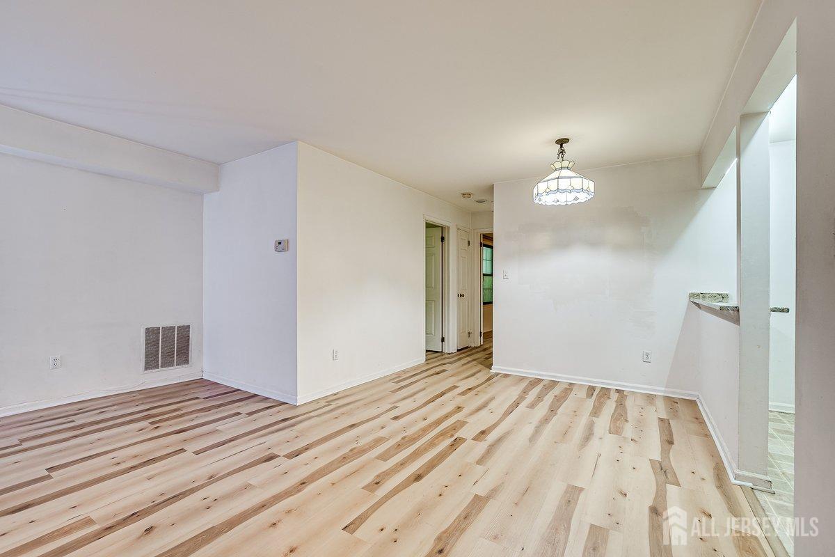 5001 Stonehedge Road Edison, NJ 08820 - Photo 5 of 22