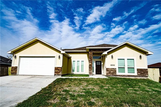a view of front of house with a yard