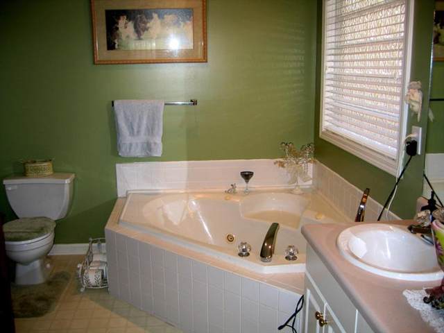 209 Indian Trail Road, Unit INDIAN OAKS) Seneca, SC 29672 - Photo 8 of 18 Gallery Image 8