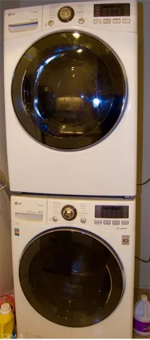 a close up view of washer and dryer