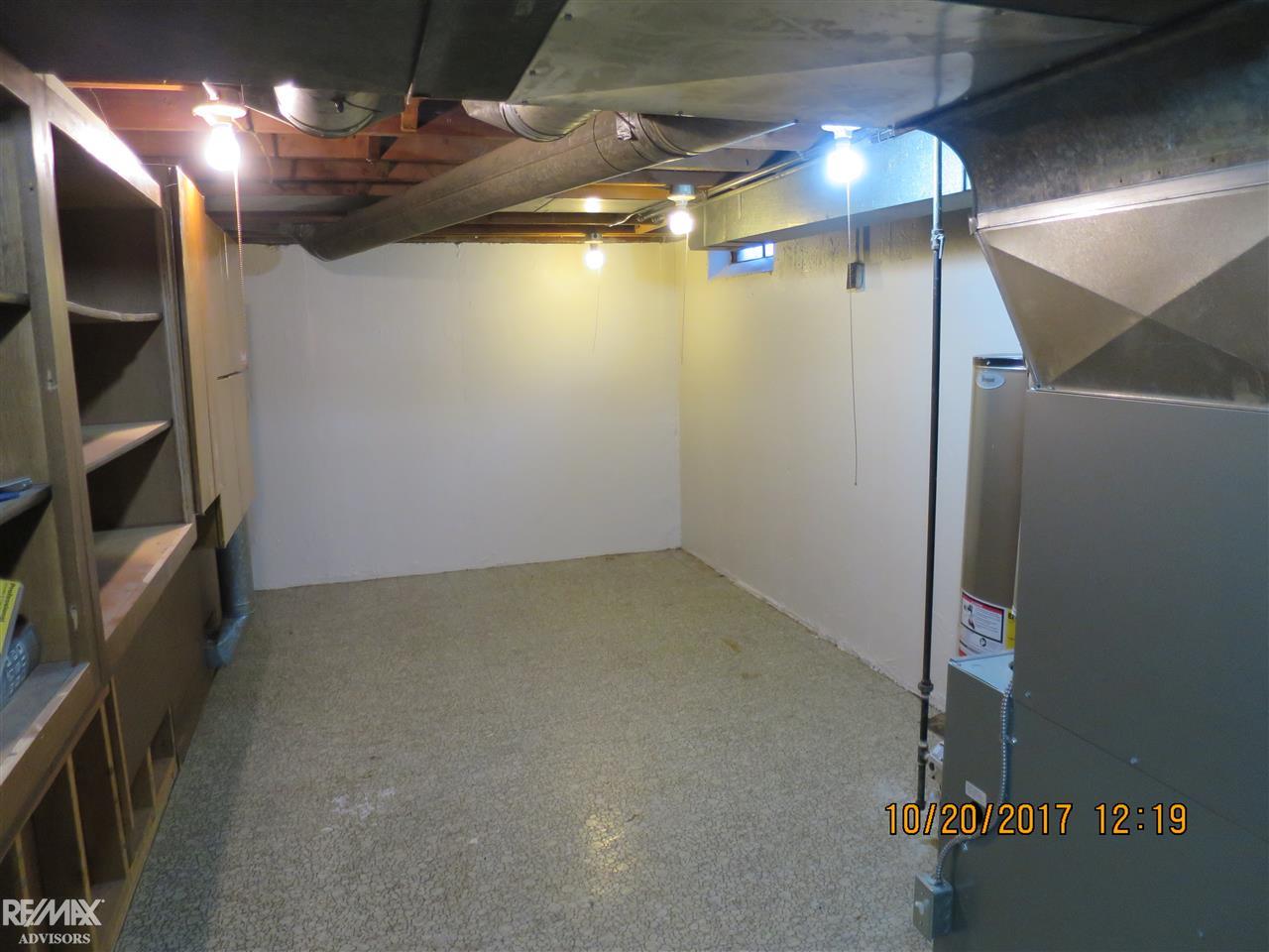 1690 Hampton Road Mount Clemens, MI 48043 - Photo 12 of 38 31333745-11.JPG