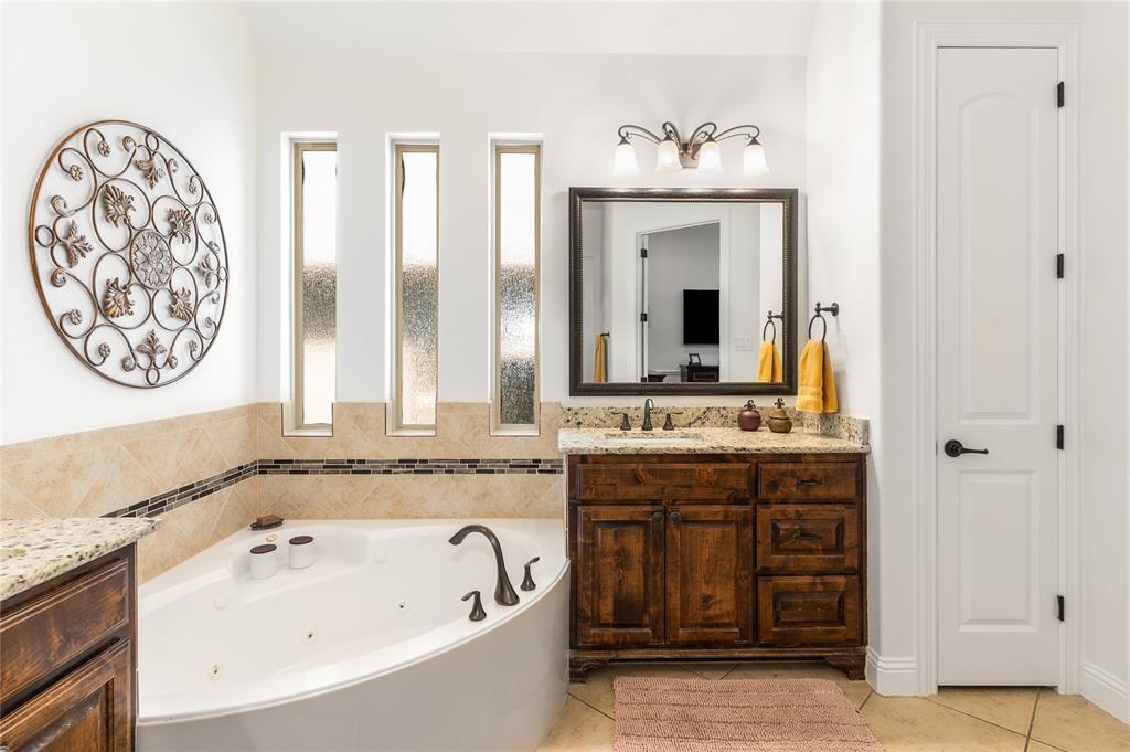 1112 Rhett Drive Colleyville, TX 76034 - Photo 18 of 40 a bathroom with a tub sink and mirror