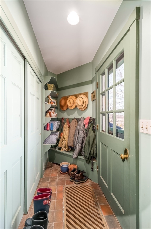 6 Northgate Road Ipswich, MA 01938 - Photo 20 of 42 a room with furniture and window