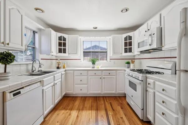 a view of a dinning table and chairs in the patio