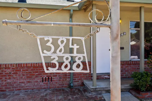 a sign that is on the wall of a building