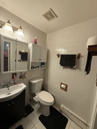 $174,900 | 8936 Northshore Drive, Unit 104D, Des Plaines, IL 60016
