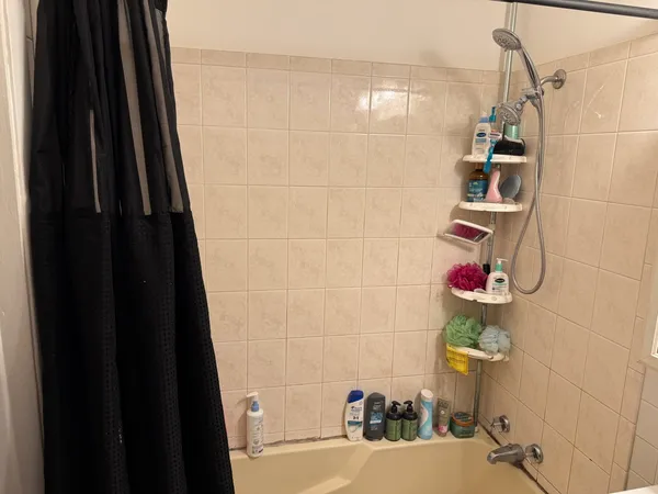 $174,900 | 8936 Northshore Drive, Unit 104D, Des Plaines, IL 60016
