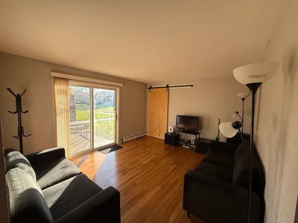 $174,900 | 8936 Northshore Drive, Unit 104D, Des Plaines, IL 60016