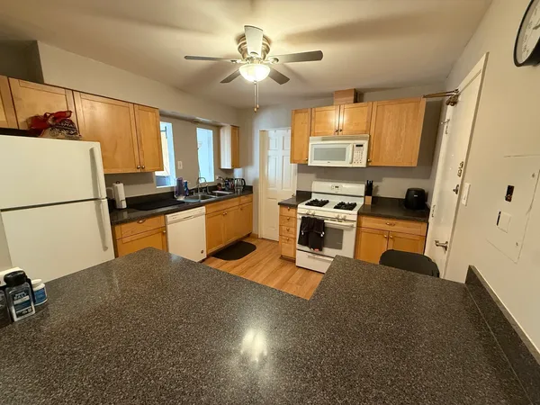$174,900 | 8936 Northshore Drive, Unit 104D, Des Plaines, IL 60016