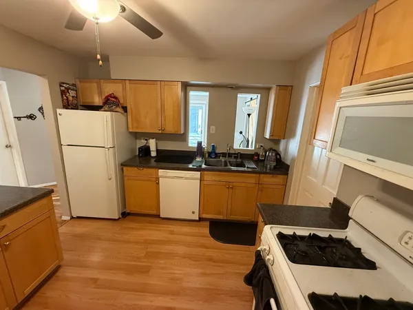 $174,900 | 8936 Northshore Drive, Unit 104D, Des Plaines, IL 60016