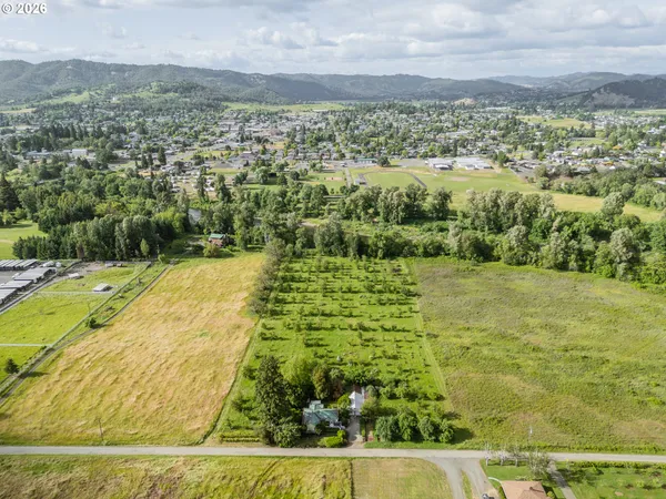$550,000 | 572 Dillard Gardens Road, Winston, OR 97496