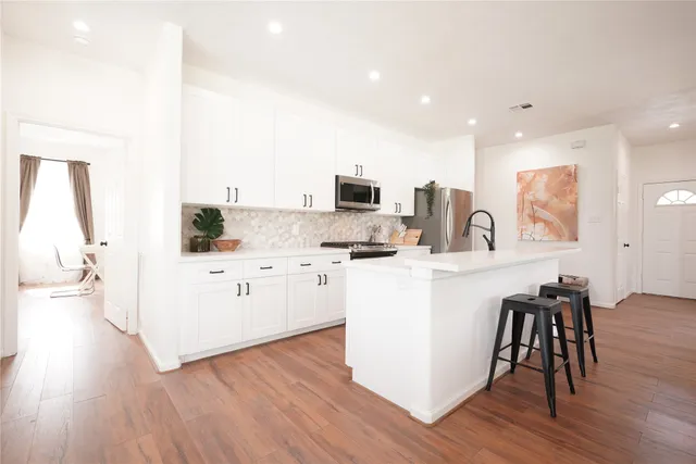 $2,200 | 2006 Chesapeake Street, Baytown, TX 77520