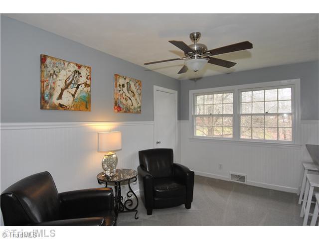 9045 Fantasy Road Lewisville, NC 27023 - Photo 5 of 15 Breakfast. Sitting area/Breakfast room