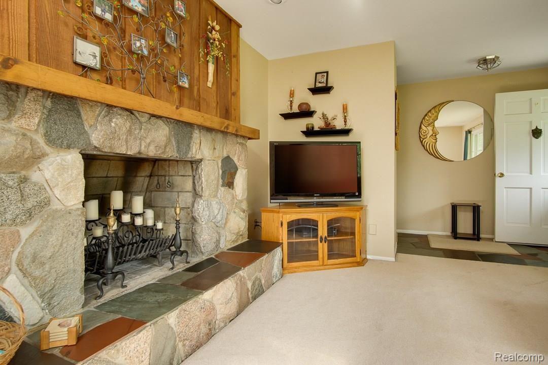 1669 West Gunn Road Rochester, MI 48306 - Photo 10 of 44 1669-Gunn-015.jpg