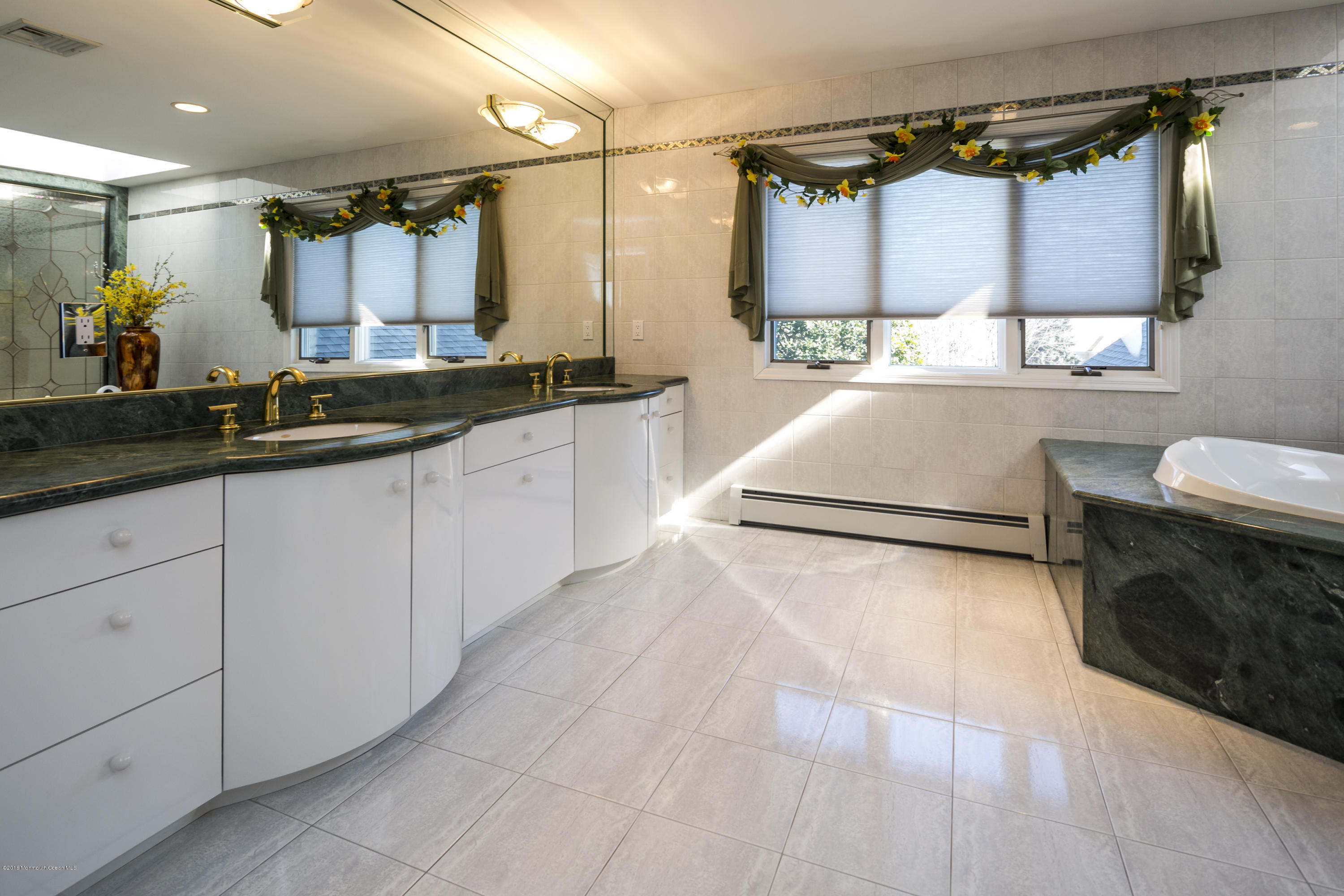 21 Riverside Lane Holmdel, NJ 07733 - Photo 21 of 36 28_Master Bath