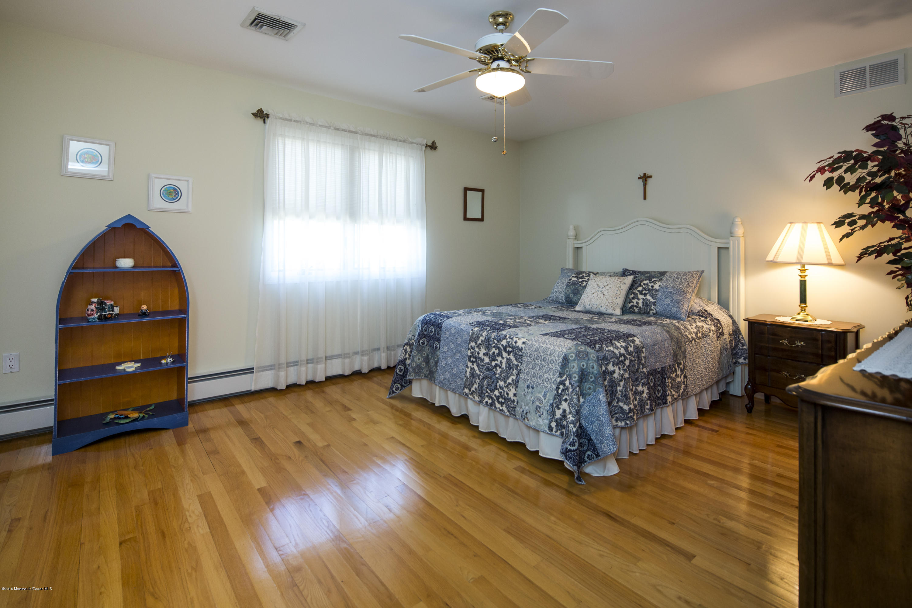 21 Riverside Lane Holmdel, NJ 07733 - Photo 29 of 36 33_Bedroom-5