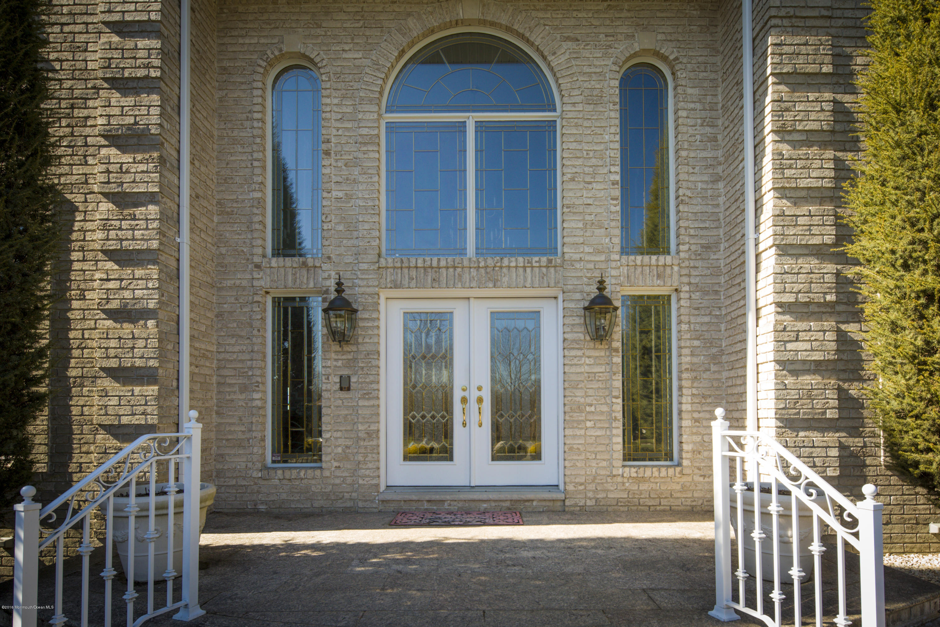 21 Riverside Lane Holmdel, NJ 07733 - Photo 8 of 36 05_Front Entrance