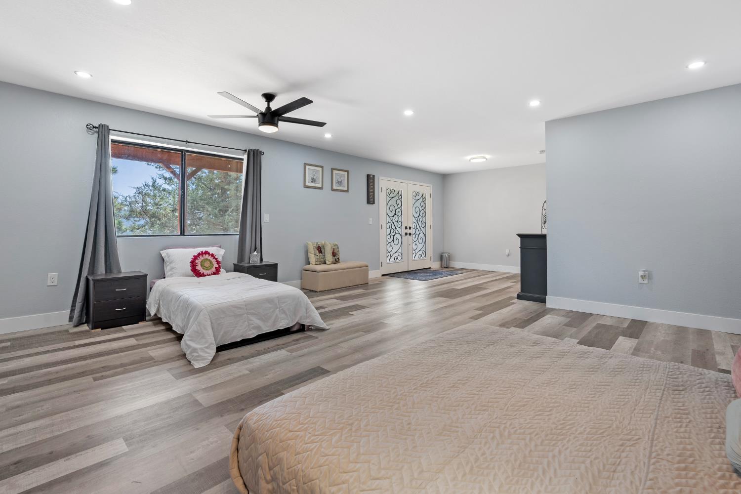 8170 Grizzly Flat Road Somerset, CA 95684 - Photo 34 of 43 a bed room with a bed and a large window