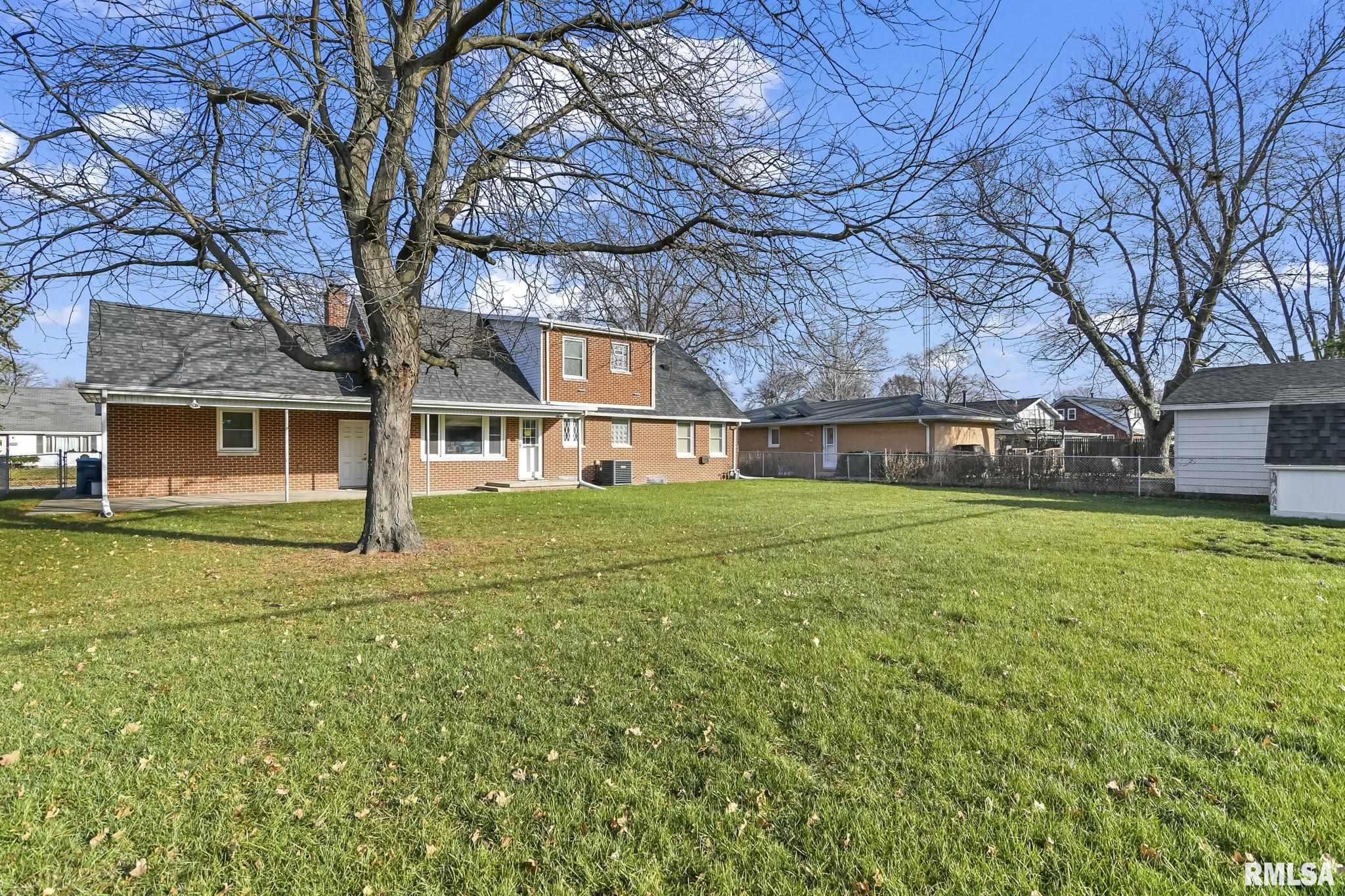 2120 Blackhawk Road Springfield, IL 62702 - Photo 36 of 41