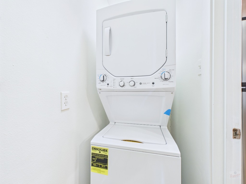 711 West 32nd Street, Unit 151 Austin, TX 78705 - Photo 6 of 21 a utility room with dryer and washer