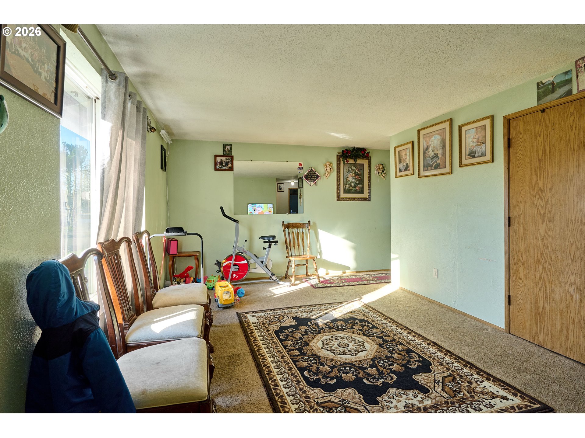 880 North Pershing Street Mount Angel, OR 97362 - Photo 7 of 30 a living room with furniture and a couch