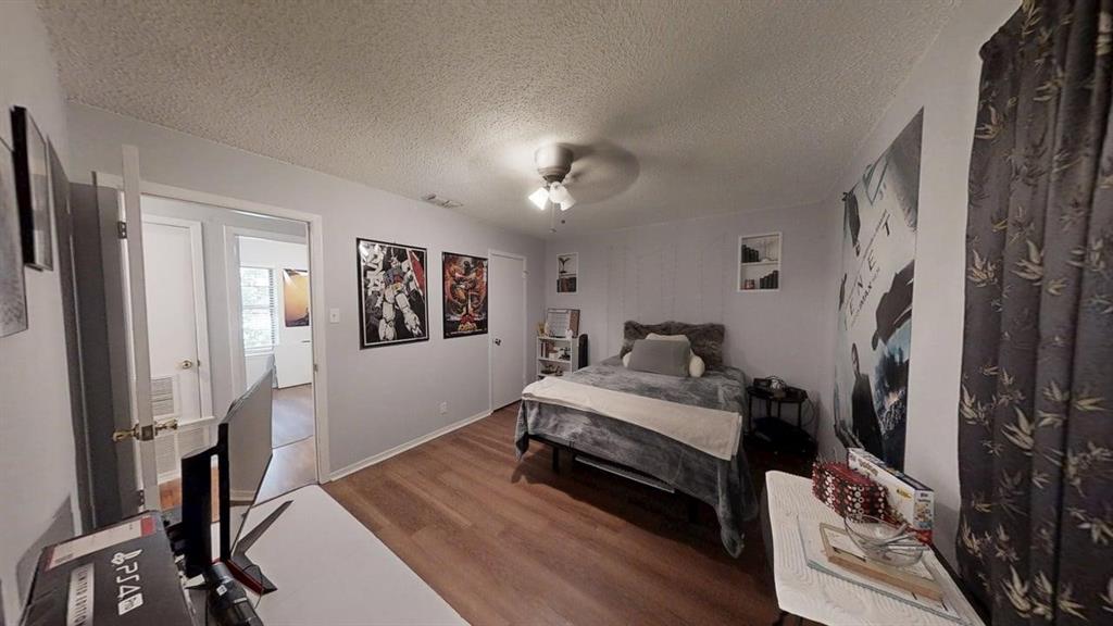 16455 Red Fern Road Flint, TX 75762 - Photo 19 of 25 a bed room with a bed and a flat tv screen