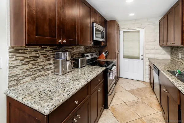 $715,000 | 2544 Navarra Drive, Unit 4, Carlsbad, CA 92009