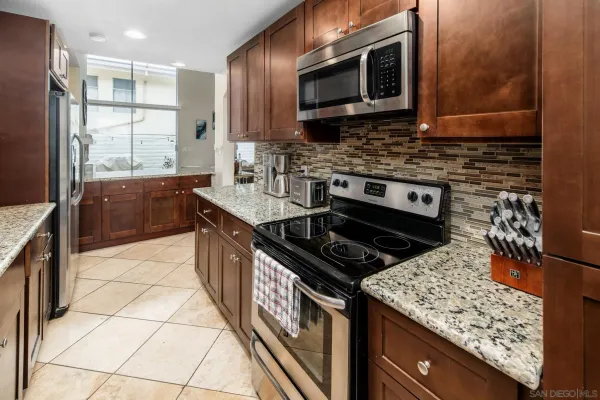 $715,000 | 2544 Navarra Drive, Unit 4, Carlsbad, CA 92009