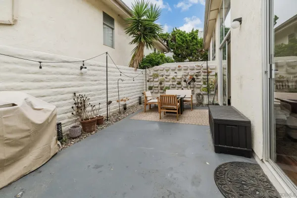 $715,000 | 2544 Navarra Drive, Unit 4, Carlsbad, CA 92009