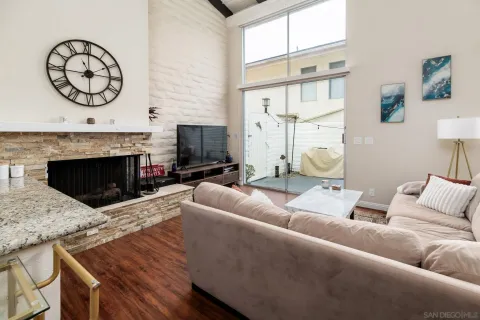 $715,000 | 2544 Navarra Drive, Unit 4, Carlsbad, CA 92009