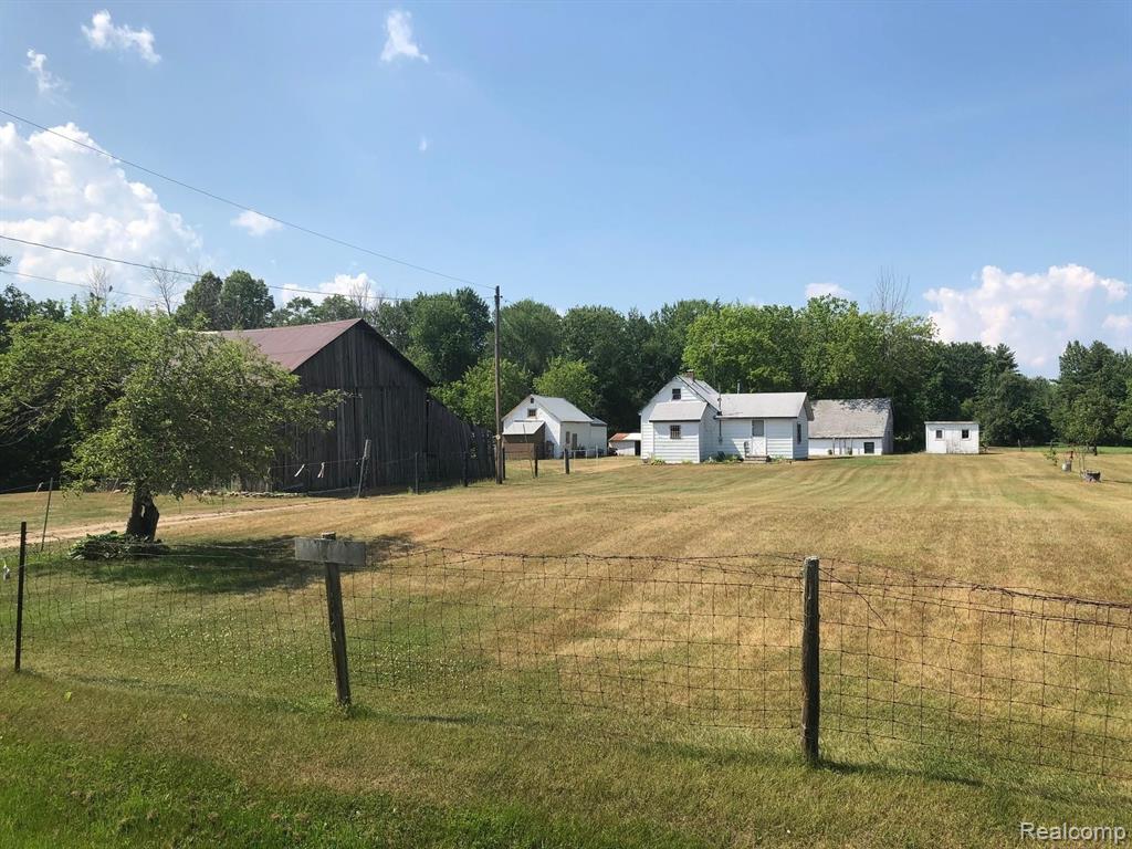2523 East Pinconning Road Pinconning, MI 48650 - Photo 1 of 18