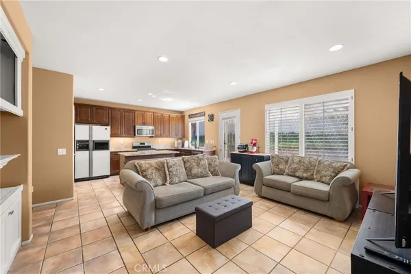 $779,000 | 909 Heron Drive, Corona, CA 92879