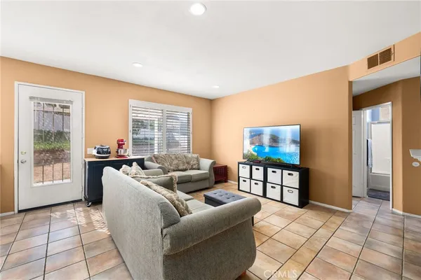 $779,000 | 909 Heron Drive, Corona, CA 92879