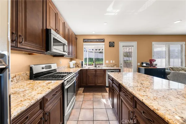 $779,000 | 909 Heron Drive, Corona, CA 92879