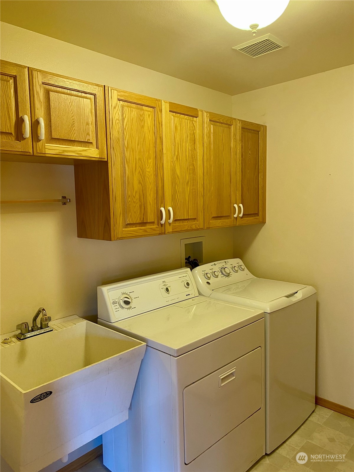 130 Cline Road Sequim, WA 98382 - Photo 34 of 35 a utility room with dryer and washer