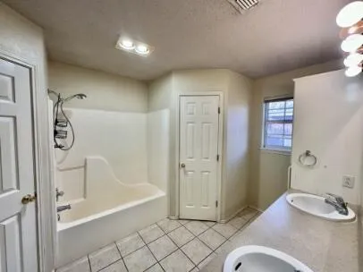 $1,200 | 222 Grover Avenue, Lubbock, TX 79416