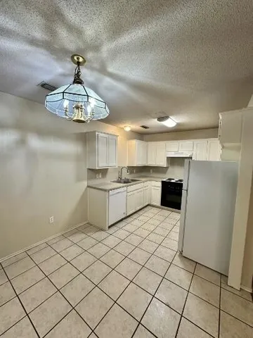 $1,200 | 222 Grover Avenue, Lubbock, TX 79416