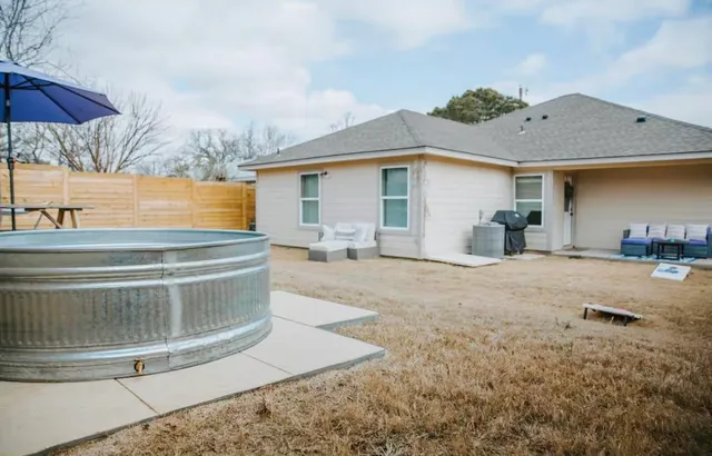 a view of a house with a backyard