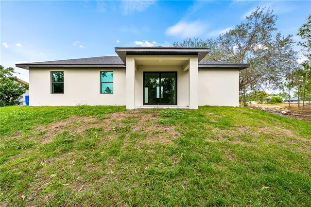 $2,100 | 3705 37th Street Southwest, Lehigh Acres, FL 33976