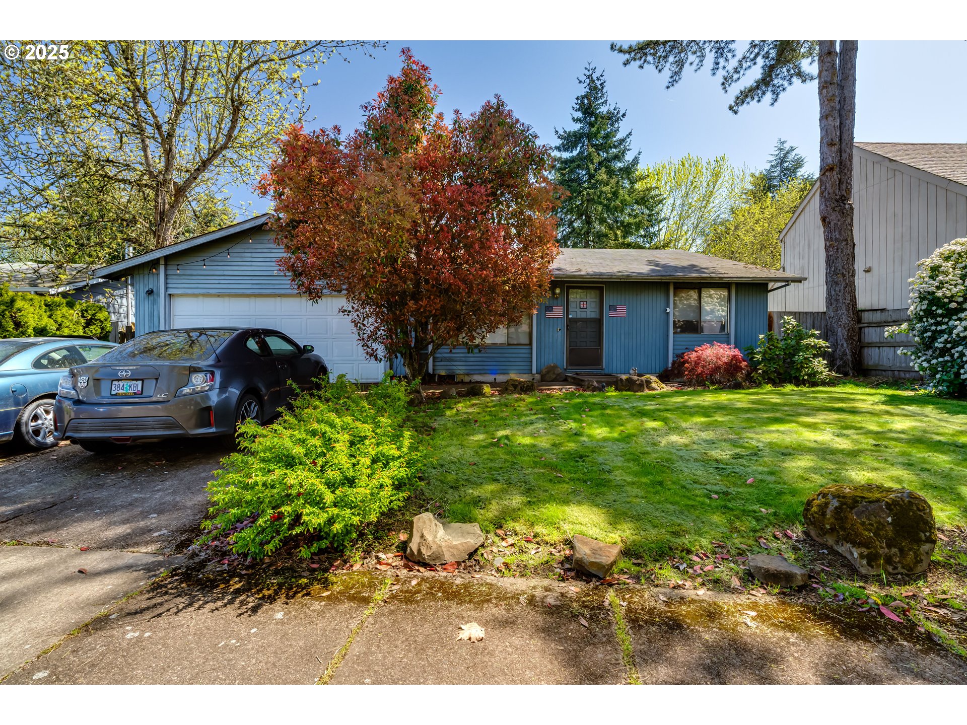 3911 Pam Street Eugene, OR 97402 - Photo 2 of 25 a front view of a house with garden