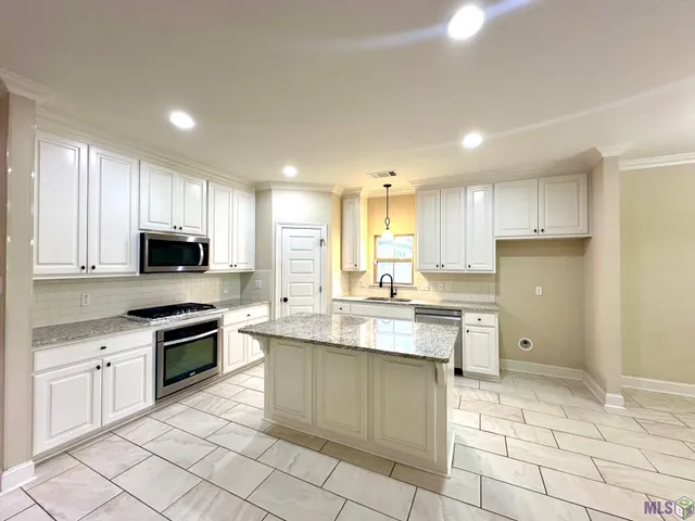 $2,650 | 43283 Pond View Drive, Prairieville, LA 70769